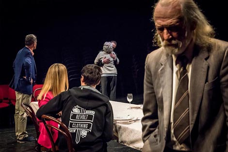 Gostovanje: Sarajevski ratni teatar (SARTR) i Internacionalni teatarski festival MESS – Scena MESS, Sarajevo: Igor Štiks, Brašno u venama, red. Boris Liješević (u Teatru Exit, Zagreb)