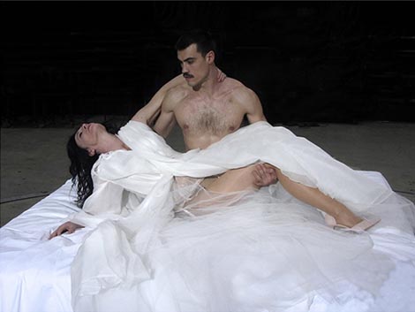 Kazalište Hotel Bulić, Zagreb: Alexandre Dumas (sin), Dama s kamelijama, red. Senka Bulić