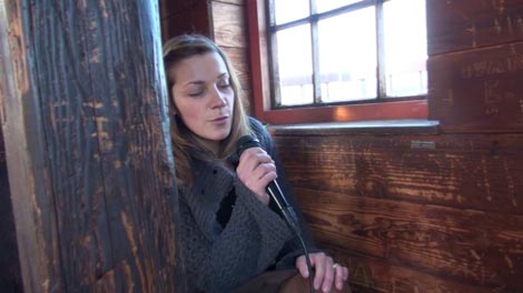 Multimedijalna koliba, Zagreb: Hoerspiel – mala igra za slušanje (i gledanje), autorski projekt Pavlice Bajsić (fotorafija s premijere)