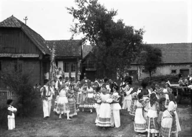 <em>Resnička svadba</em> u izvedbi KUD-a Resnik 1964. godine