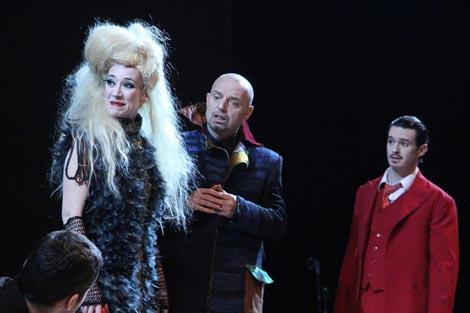 Hrvatsko narodno kazalište u Zagrebu: Jean Giraudoux, Luđakinja iz Chaillota, red. Krešimir Dolenčić