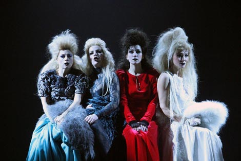 Hrvatsko narodno kazalište u Zagrebu: Jean Giraudoux, Luđakinja iz Chaillota, red. Krešimir Dolenčić