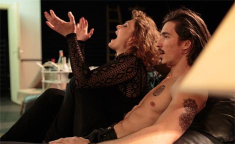 Teatar &TD, Zagreb: Anica Tomić / Jelena Kovačić, Magic Evening, red. Anica Tomić, foto: Teatar &TD, Zagreb: Anica Tomić / Jelena Kovačić, Magic Evening, red. Damir Žižić / Teatar &TD